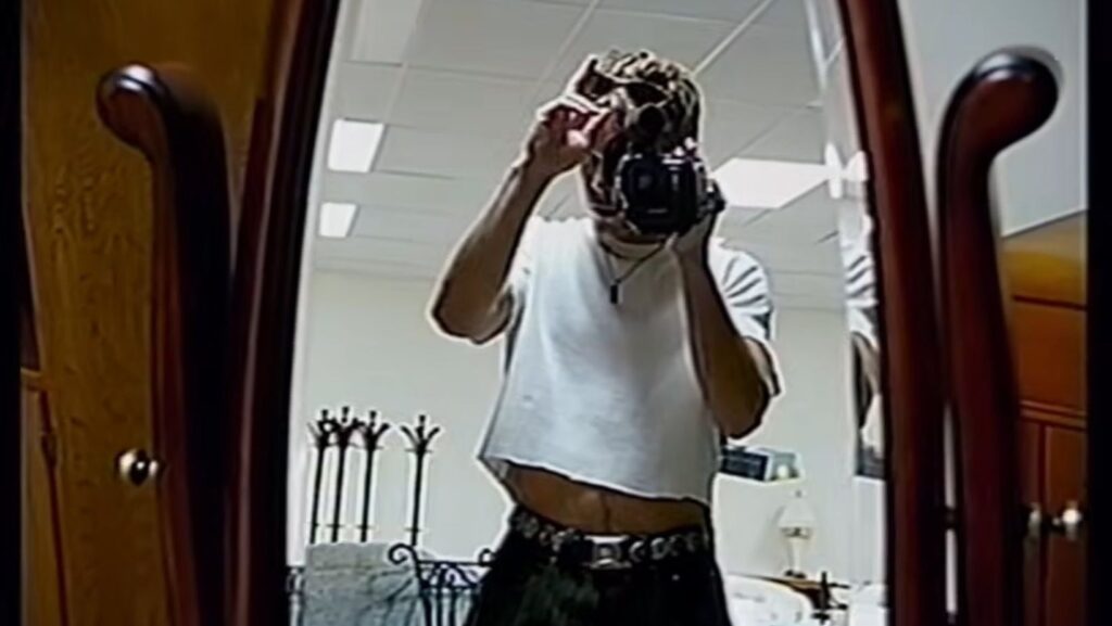 estetica-de-found-footage-1024x577 [Crítica] “Backrooms: Um Não-Lugar” é um filme de terror angustiante e desconfortável sobre os traumas que carregamos